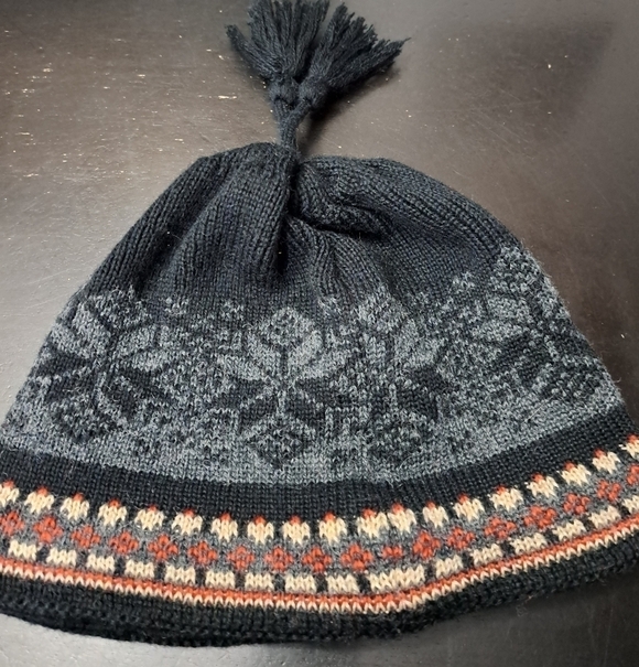 Winter Beanie Hat With Tassles   OSFM - Picture 5 of 5